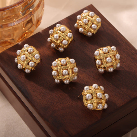 Unik Hollow set with high gloss shell beads earrings